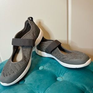 Vionic Women's Sky Jessica II Mary Jane Sneaker Gray